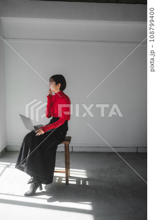 女性 ファッション ポートレート 女性 ファッション ポートレート 108799400