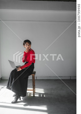 働くショートヘアの女性 ファッション ビジネス 働くショートヘアの女性 ファッション ビジネス 108799498