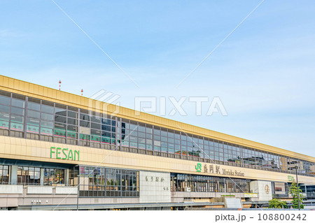 岩手県盛岡市　晴天のJR盛岡駅（東口） 108800242