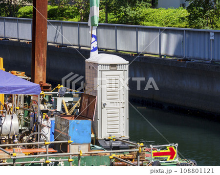 仮設トイレ 仮設トイレ 108801121