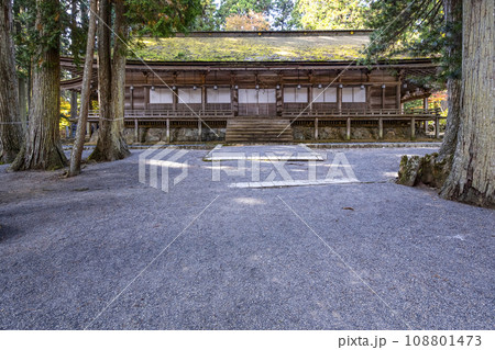 秋の高野山 壇上伽藍 山王院(御社の拝殿) 秋の高野山 壇上伽藍 山王院(御社の拝殿) 108801473