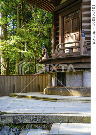 秋の高野山 壇上伽藍 六角経蔵 秋の高野山 壇上伽藍 六角経蔵 108801481