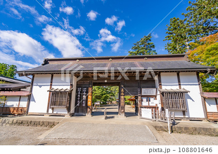 毛越寺　山門　日本庭園史上特に貴重な平安時代の浄土庭園遺構　世界遺産　国の特別史跡・特別名勝 108801646