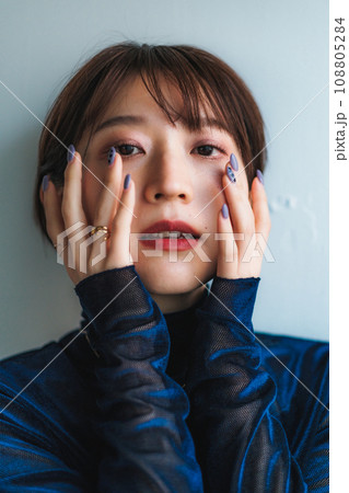 ビューティーイメージ　20代女性　ショートヘアー 108805284