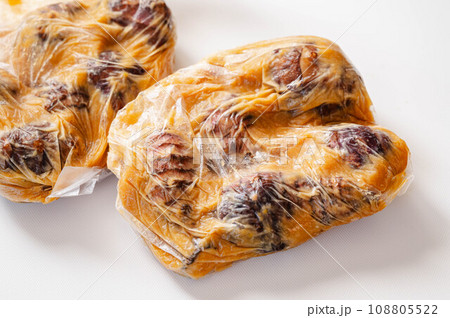 キクイモの味噌漬け作り キクイモの味噌漬け作り 108805522