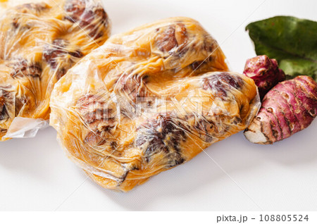 キクイモの味噌漬け作り キクイモの味噌漬け作り 108805524