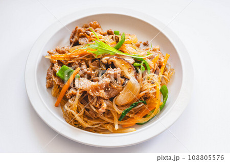 胡麻油香る韓国風チャプチェ 胡麻油香る韓国風チャプチェ 108805576