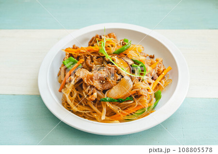 胡麻油香る韓国風チャプチェ 108805578