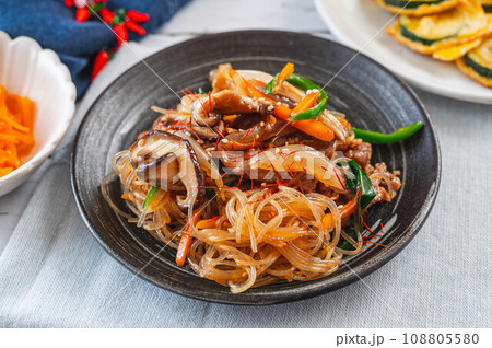 胡麻油香る韓国風チャプチェ 108805580