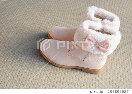 10歳小学4年生の子供に購入したピンク色の可愛いブーツ。 108805627