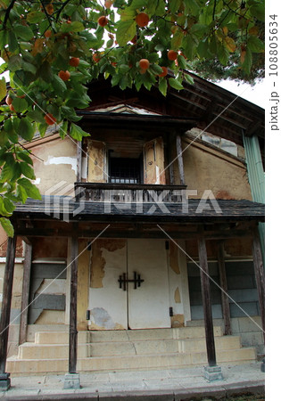 柿の木と豪農旧池田氏の蔵 108805634