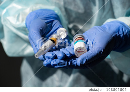 Doctor holds syringe and injection medicine Doctor holds syringe and injection medicine 108805805
