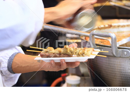焼き鳥 塩味の焼き鳥 焼き鳥 塩味の焼き鳥 108806678