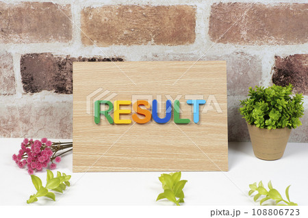 カラフルなRESULT(リザルト)の文字 108806723