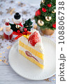 カットされたクリスマスケーキケーキ 108806738