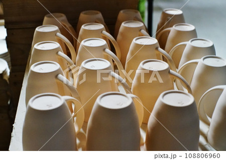 肥前陶器の里 波佐見焼工場の風景 肥前陶器の里 波佐見焼工場の風景 108806960