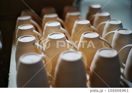 肥前陶器の里　波佐見焼工場の風景 108806961