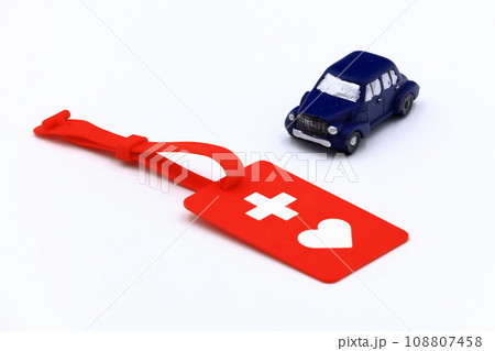 精神障がい者ヘルプマークと自動車のイメージ 精神障がい者ヘルプマークと自動車のイメージ 108807458