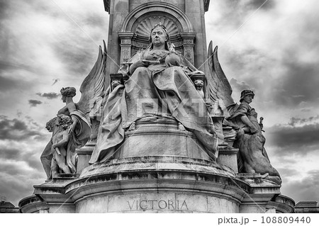 Victoria Memorial at Buckingham Palace, London, England, UK Victoria Memorial at Buckingham Palace, London, England, UK 108809440