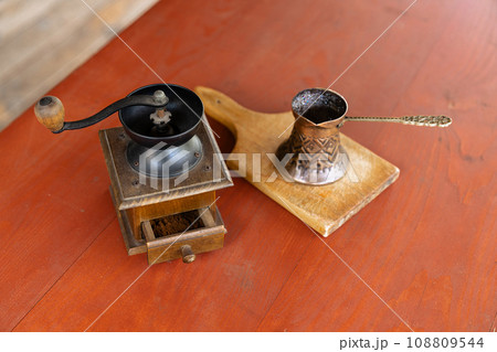 Retro style of making natural espresso 108809544
