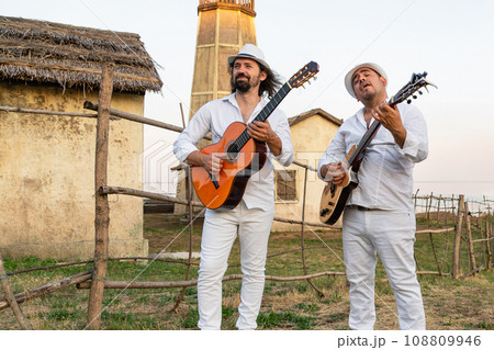 Musicians in white clothes 108809946