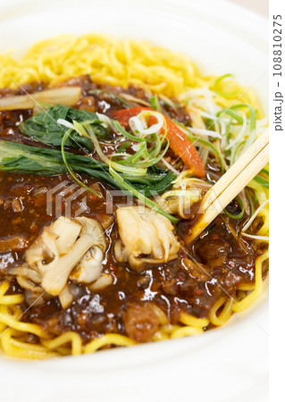 美味しいジャージャー麺 108810275