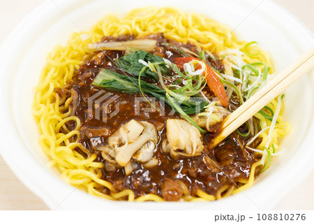 美味しいジャージャー麺 108810276