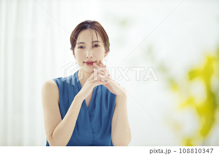 肌の綺麗な30代女性のビューティー 肌の綺麗な30代女性のビューティー 108810347