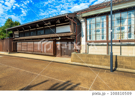 富山県　富山市　岩瀬の町並み 108810509