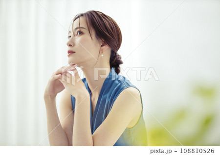 肌の綺麗な30代女性のビューティー 108810526