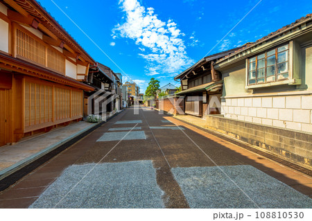 富山県　富山市　岩瀬の町並み 108810530