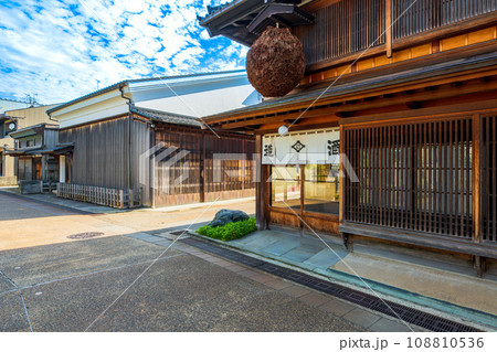 富山県　富山市　岩瀬の町並み 108810536