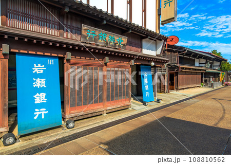 富山県　富山市　岩瀬の町並み 108810562
