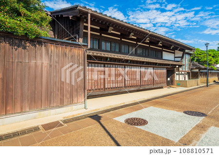 富山県　富山市　岩瀬の町並み 108810571