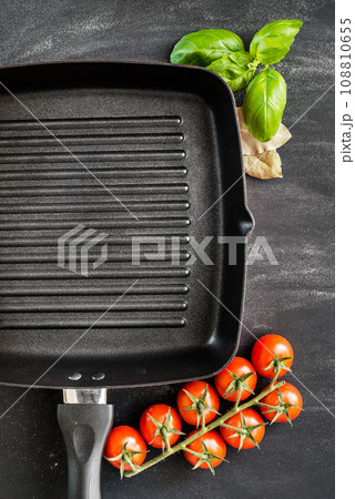 Cast iron griddle 108810655