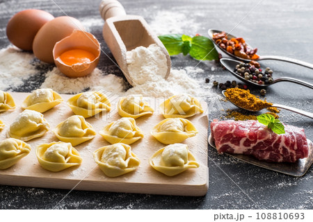 raw ravioli raw ravioli 108810693