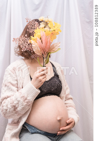 【マタニティイメージ 花束】 【マタニティイメージ 花束】 108812389