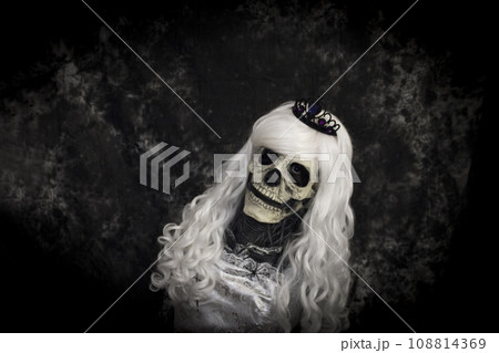 Woman dressed as dead halloween Woman dressed as dead halloween 108814369