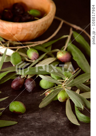 a wooden bowl with olives a wooden bowl with olives 108817984