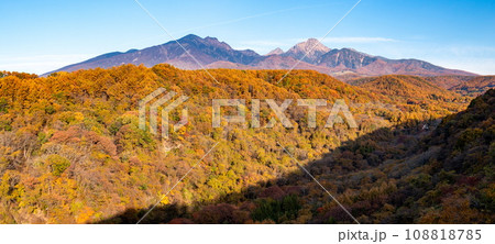 秋の南八ヶ岳 八ヶ岳高原大橋からの黄葉と南八ヶ岳 秋の南八ヶ岳 八ヶ岳高原大橋からの黄葉と南八ヶ岳 108818785