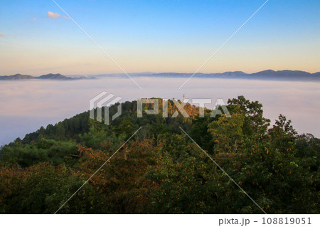 かめおか霧のテラスからの雲海 かめおか霧のテラスからの雲海 108819051