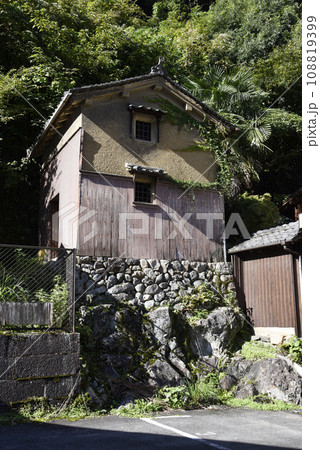 長谷寺　門前町の民家の土蔵　奈良県桜井市初瀬 108819399