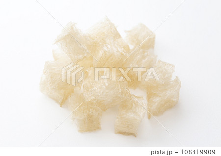 乾燥寒天　白バック 108819909