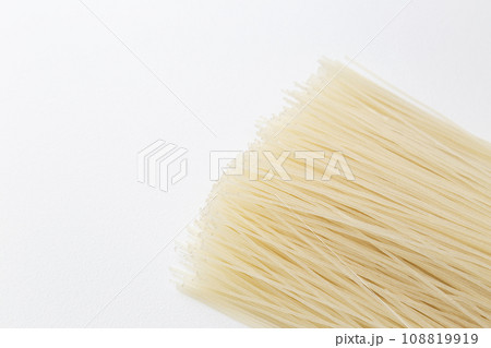 乾燥ビーフン　白バック 108819919