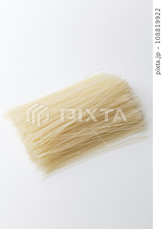 乾燥ビーフン　白バック 108819922