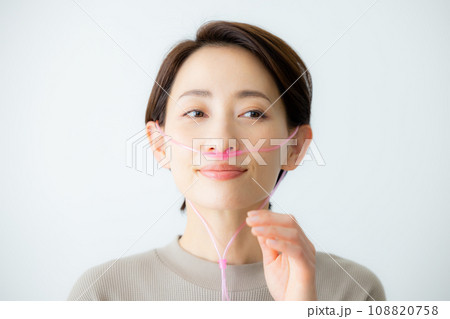 女性　水素　水素ガス吸入　吸入チューブ　 108820758