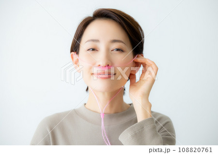 女性　水素　水素ガス吸入　吸入チューブ　 108820761