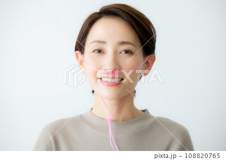 女性 水素 水素ガス吸入 吸入チューブ  女性 水素 水素ガス吸入 吸入チューブ  108820765