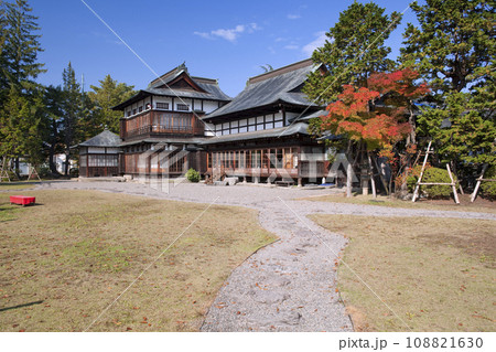 紅葉と上杉記念館 紅葉と上杉記念館 108821630