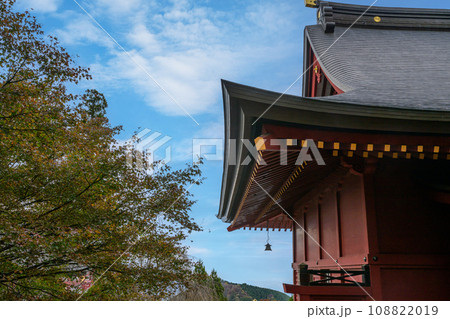 御嶽神社 山腹を仰ぐ拝殿の佇まい 東京都青梅市 御嶽神社 山腹を仰ぐ拝殿の佇まい 東京都青梅市 108822019